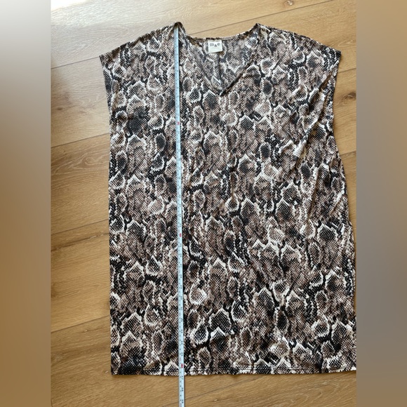 NWOT Beach Coverup. OS. - Picture 4 of 7